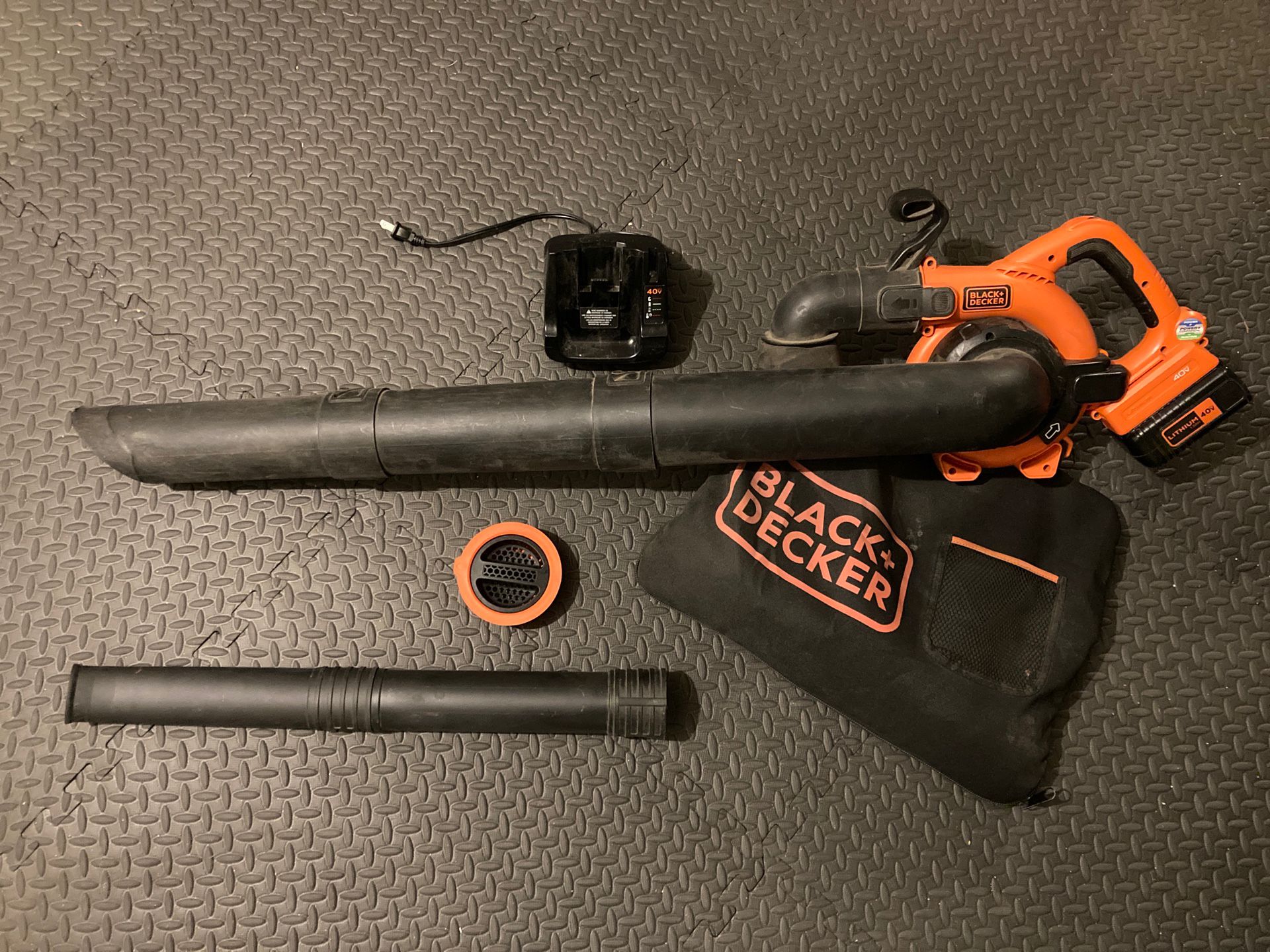 Black And Decker - Cordless Leaf Vacuum/Mulcher/Leaf Blower
