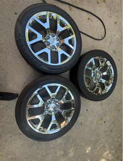 Spare wheels 20”-22” Chevy gmc NO COMPLET SETS