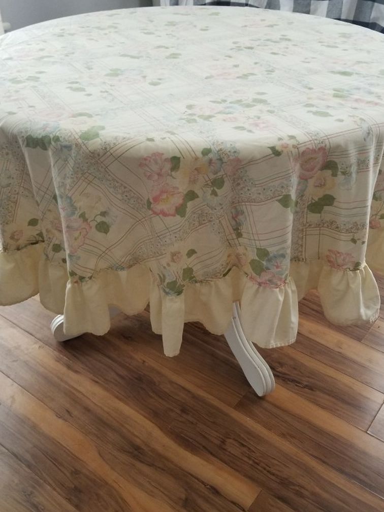 Vintage Spring Table Cloths