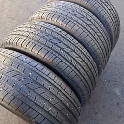  225-55-18 vendo Set De tires Con 80% De Vida Las 4