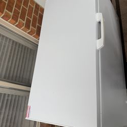 Insignia™ - 14.0 Cu. Ft. Garage-Ready Chest Freezer - White Model: NS-CZ14WH2 SKU: (contact info removed)