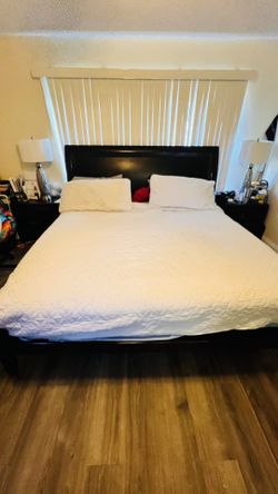 King Size Bedroom Set And Mattress READ DESCRIPTION