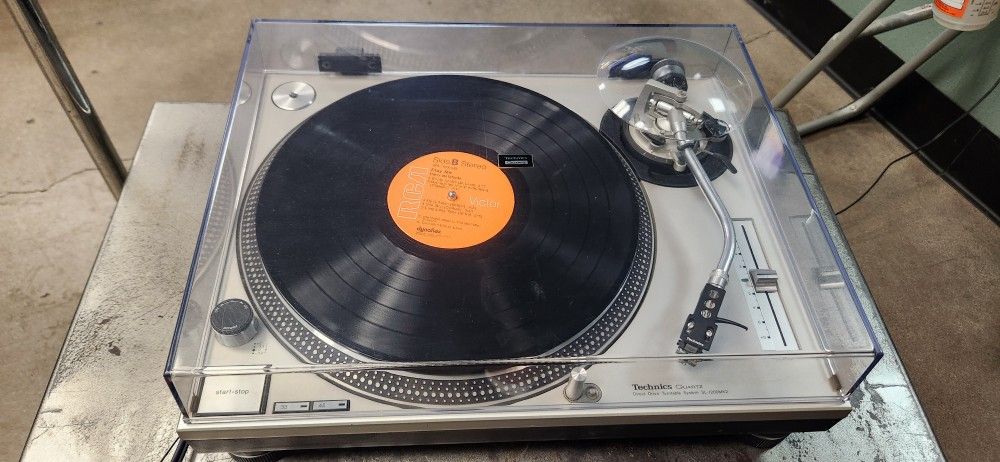 Technics SL-1200MK2 Turntable