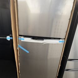 Element Top Freezer Refrigerator in Stainless Steel 