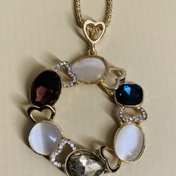 Large necklace with long chain With Well Stone