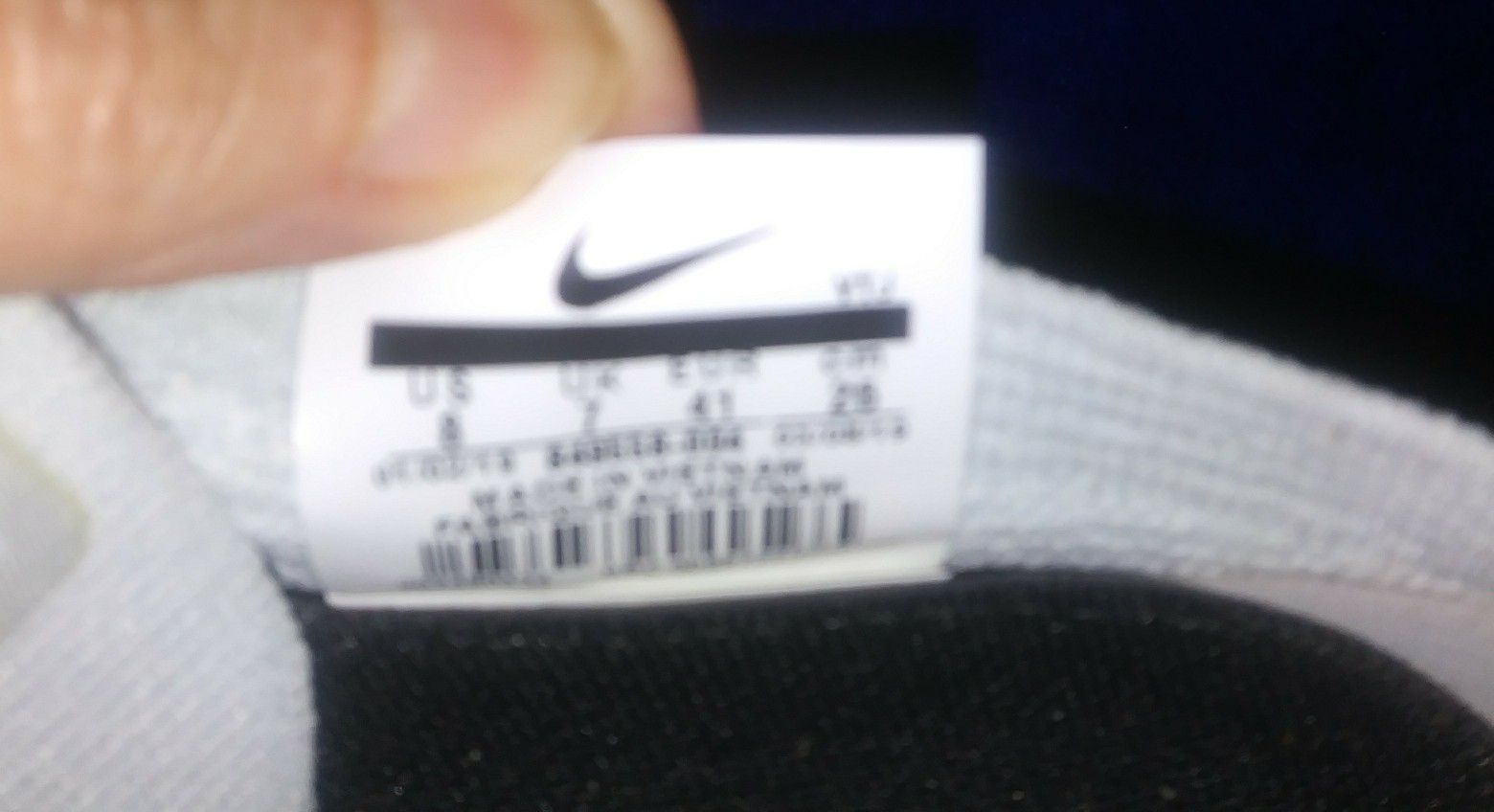 NIKE RUNNING SHOES BRAND NEW ' SIZE 8 I HAVE A BLACK PAIR I WERE VERY COMFORTABLE ITS LIKE WALKING ON AIR