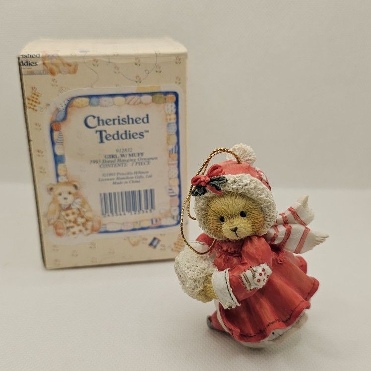 New Cherished Teddies girl muff CHRISTMAS FIGURINE ORNAMENT HANGING

MINT CONDITION,  STORED IN THE BOX, COMES WITH ORIGINAL PACKAGING
Girl with Muff
