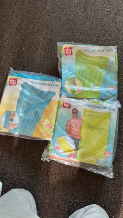3 pool floating mats