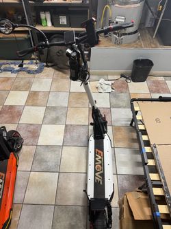 Electric scooter -EMOVE Cruiser V2 – 52V Quad Suspension 62-Mile Long-Range Scooter
