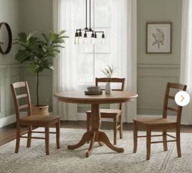 30 in. Bourbon Oak Round Pedestal Dining Table