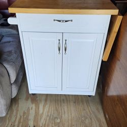 Rolling kitchen table