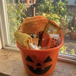 Halloween Boo Basket 9 Items 