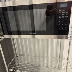 Samsung Microwave 1.9cu.ft./ 950 watts