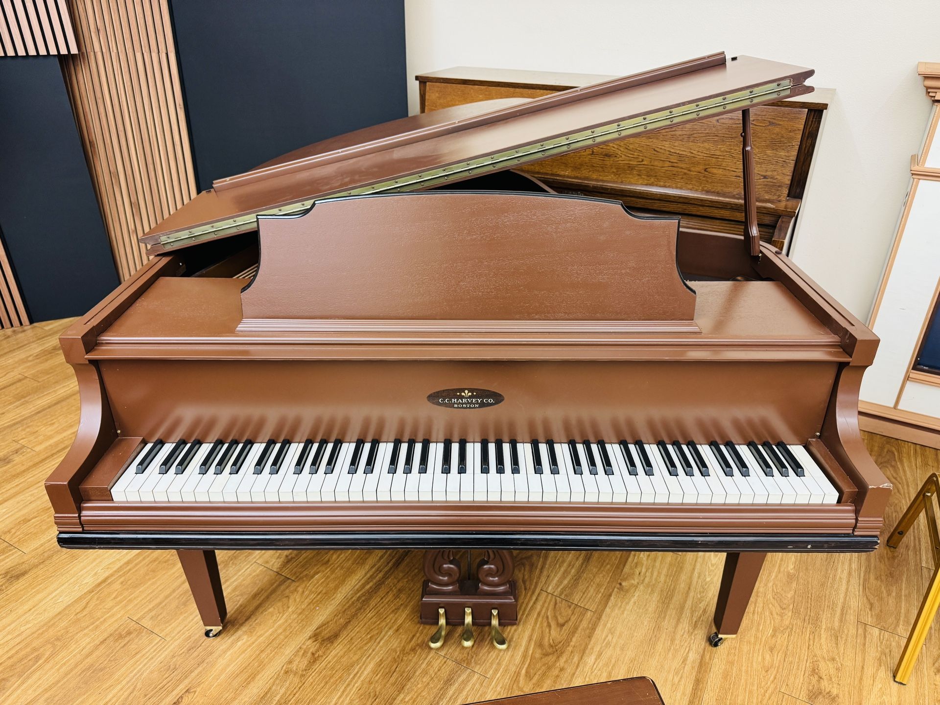 Retro Grand Piano - Full Keyboard
