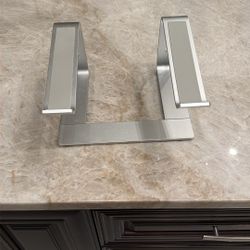 Modern Soundance Laptop Stand (Used)(WFH)