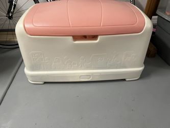 TOYBOX ( Little Tykes ) 2