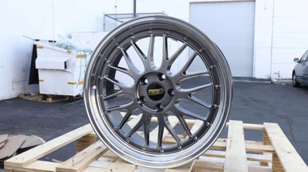 Brand New LM Style 19x8.5/19x9.5 Staggered Gunmetal Wheels 5x120 ET33/30 Fits BMW E90 E92 F30