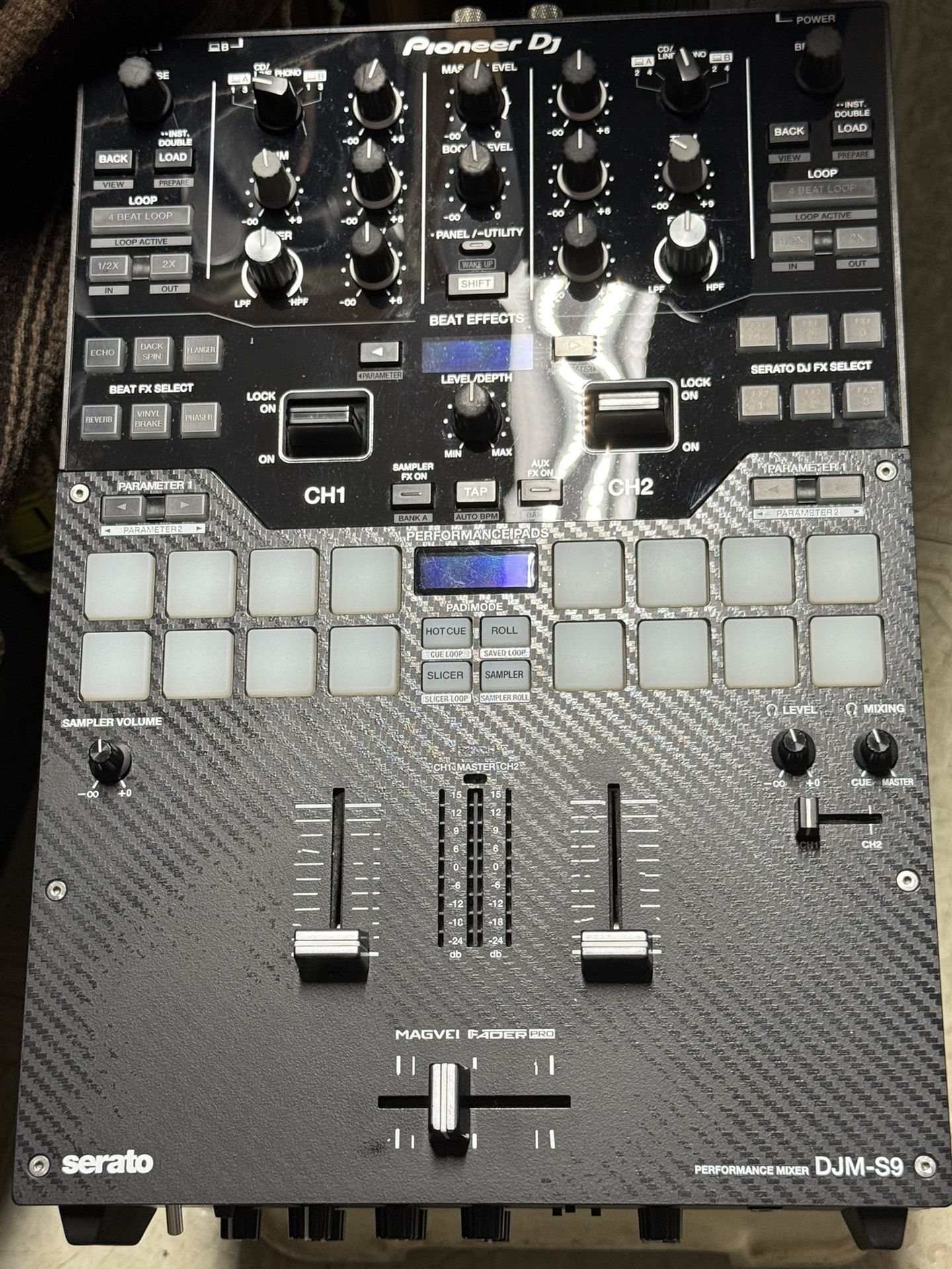 The Beast- Top Pro DJ Mixer Pioneer DJM -S9