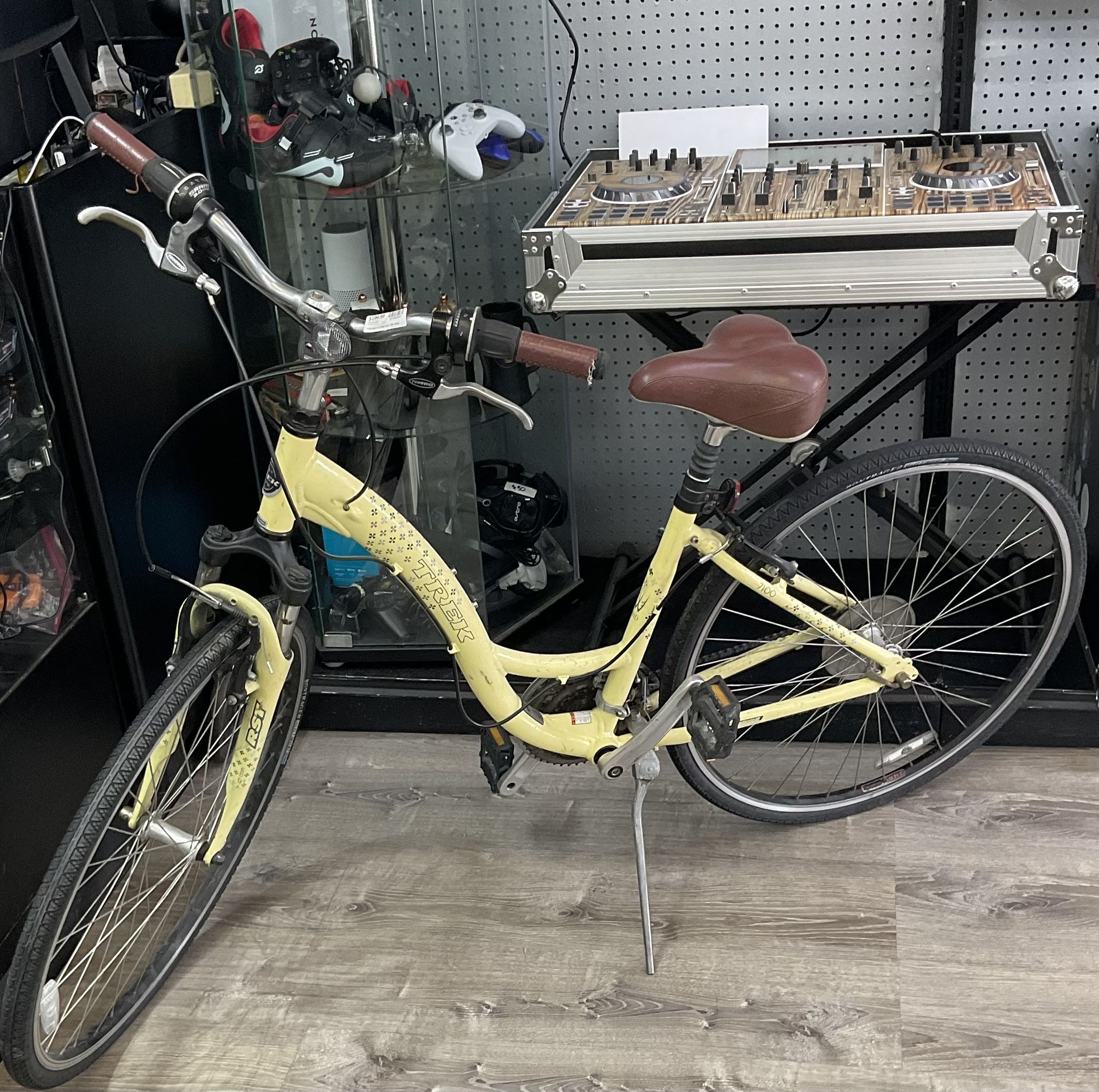 Trek 7100 Yellow. Ready To Ride  Brakes Are Working Good 