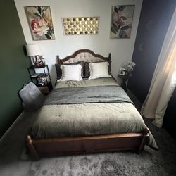 Wooden Tufted Queen Bed 
