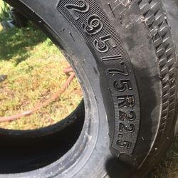 2 Used trailer tires 295-75/R22.5