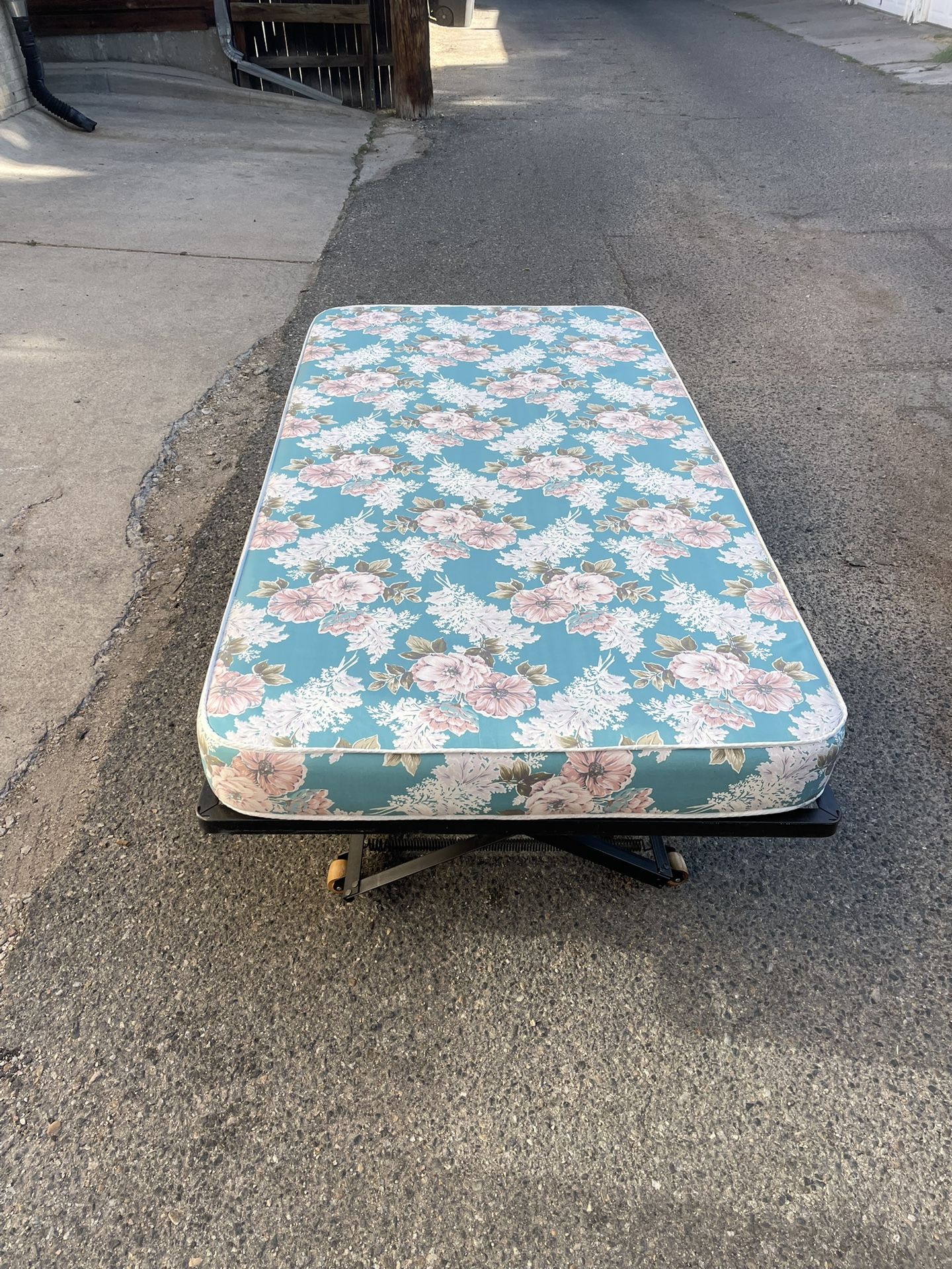 Twin platform Bed with mattress