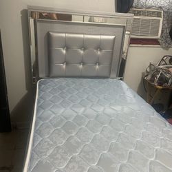 Twin Size Bed With Mattress & Boxspring