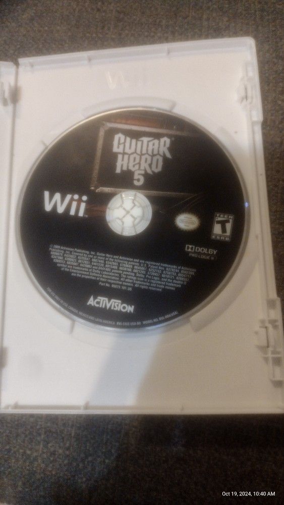 Nintendo WII Console & Guitar Hero Bundle