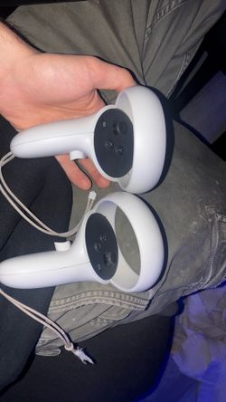 Left and right quest 2 controllers