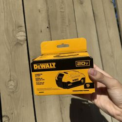 DEWALT 20V MAX Premium Lithium-Ion 5.0Ah Battery Pack