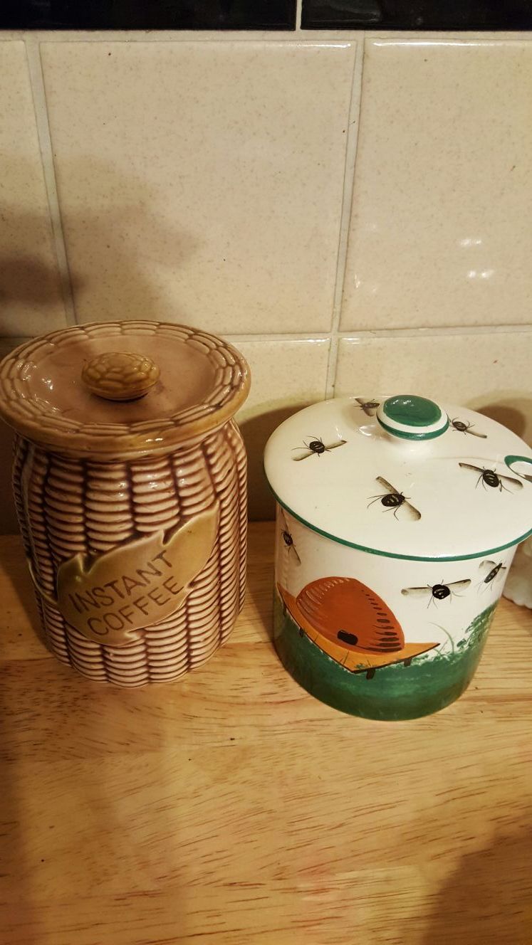 Instant coffee and honey ceramic decor