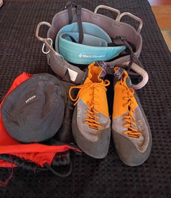ROCK CLIMBING GEAR COMPLETE - BLACK DIAMOND HARNESS AND GLOVES WITH 5.10 SHOES AND PRANA CHALK BAG