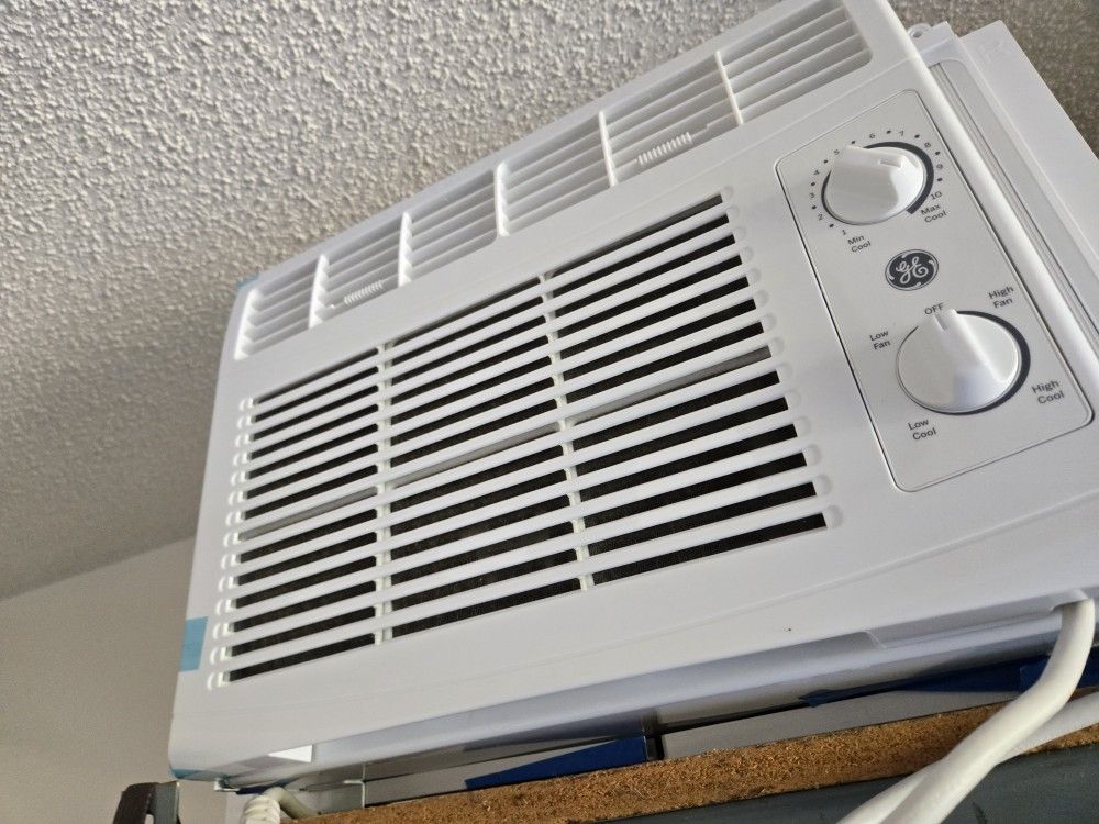 Barely Used Window A/C unit