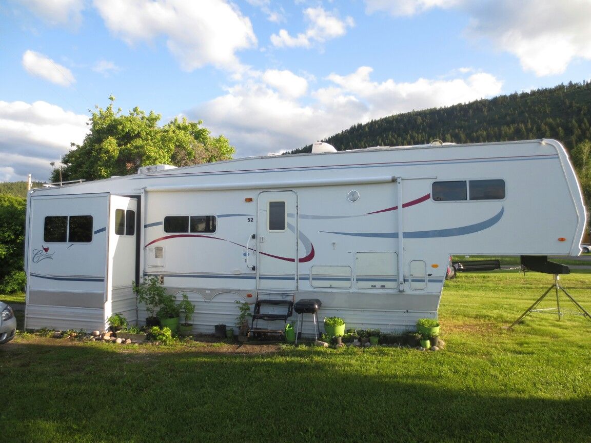 37FT 2000 Cardinal 36LX 5th Wheel Sale! OBO!