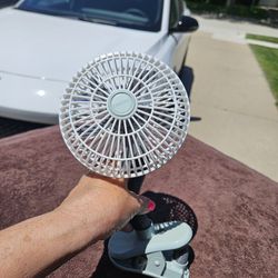Portable Battery Operated Fan. Clips On