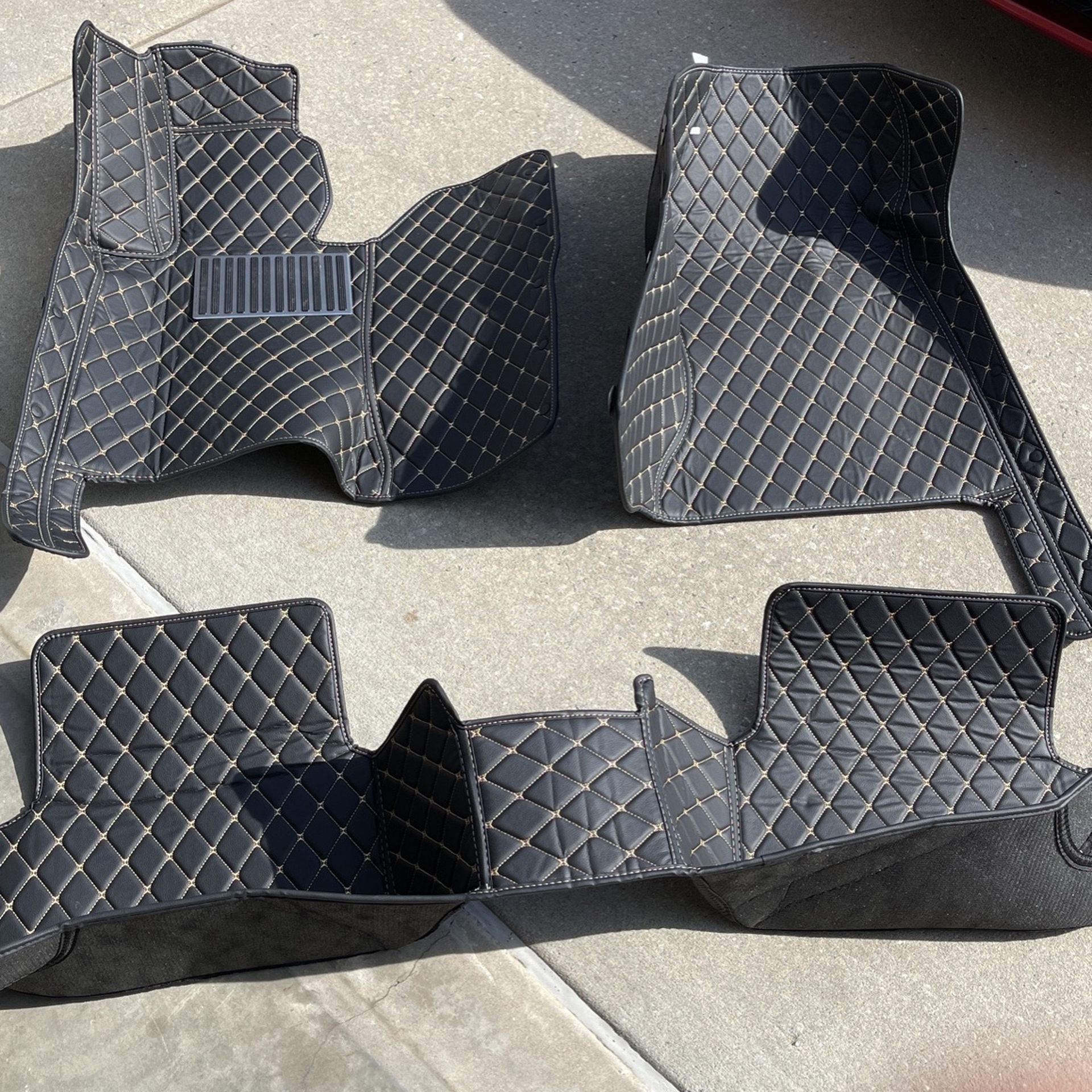 BMW waterproof and dust proof protective mats.