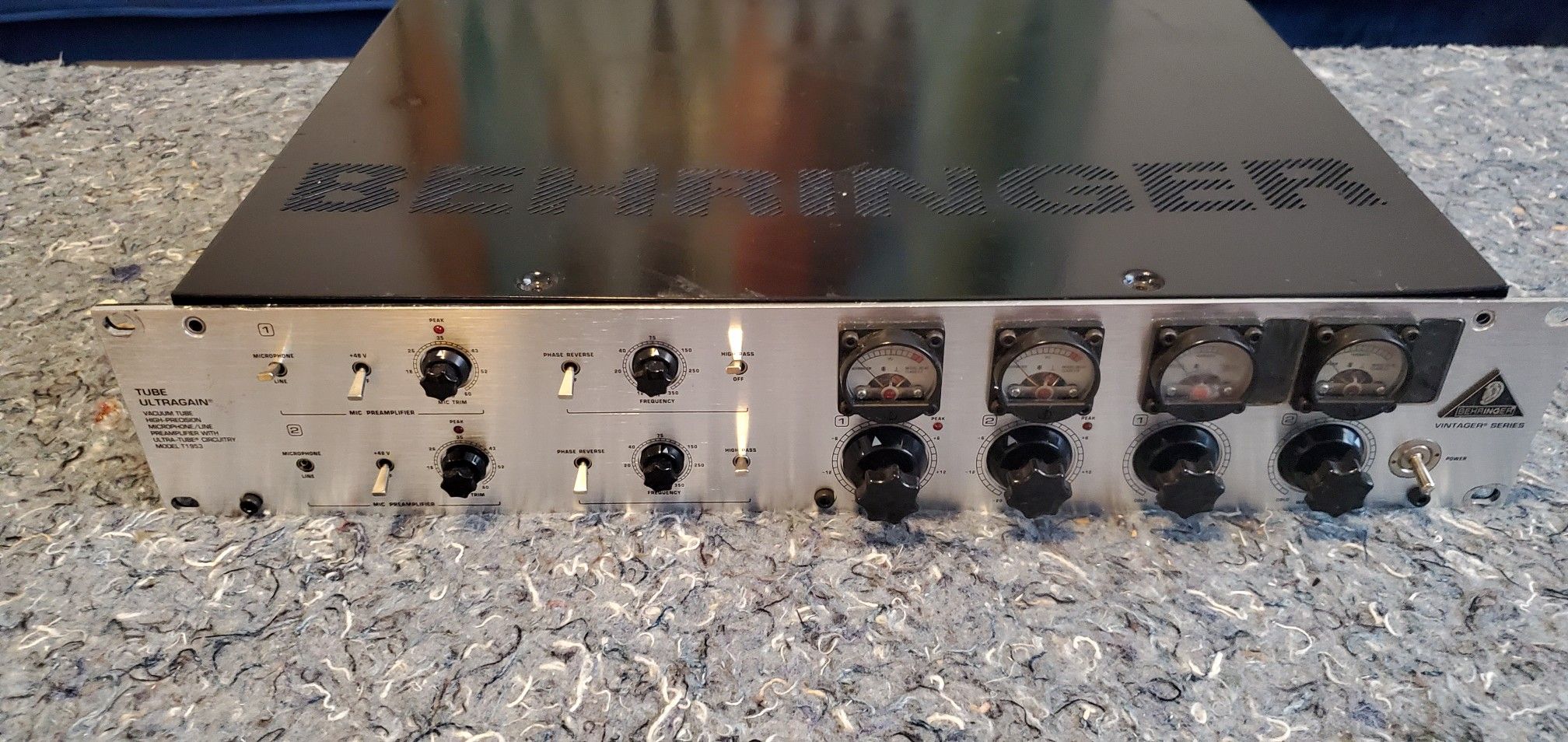 Behringer T1953 Tube Ultragain 2-channel preamp mic/guitar preamp