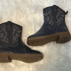 Kids blue cowboy boots from pawz size 1