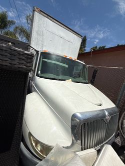 2003 international 4200 20 foot box truck