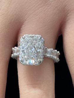 14KT 8.61CTW VS2 LabGrown Diamond Engagement Ring (IGI Certified)