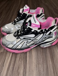 Woman’s Sneakers 7.5 $165