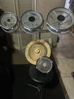 Timbales  Remo,,por todo lo que está ahi vea las fotos todo junto  es husado pero está bueno