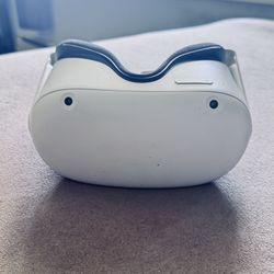 Oculus Quest 2 256GB Advanced All-in-one VR Headset - White with charger.