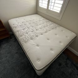 Full Size Mattress And Box Spring 