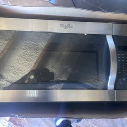 Like New Microwave Whirlpool 