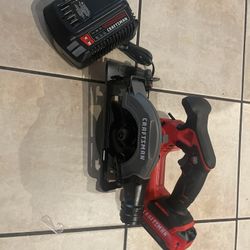 Craftsman 5 3/8” circular saw with batt and charger like new saw needs blade as it doesn’t come with