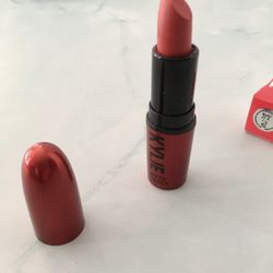 Kylie Matte Lipstick 
