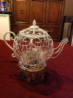 Wine corks holder and corks