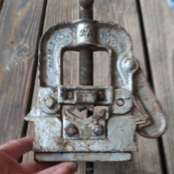 Antique Pipe Vice