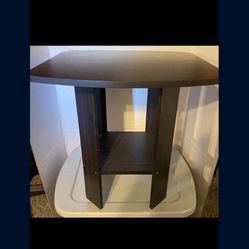 *PENDING* BLACK END/SIDE TABLE
